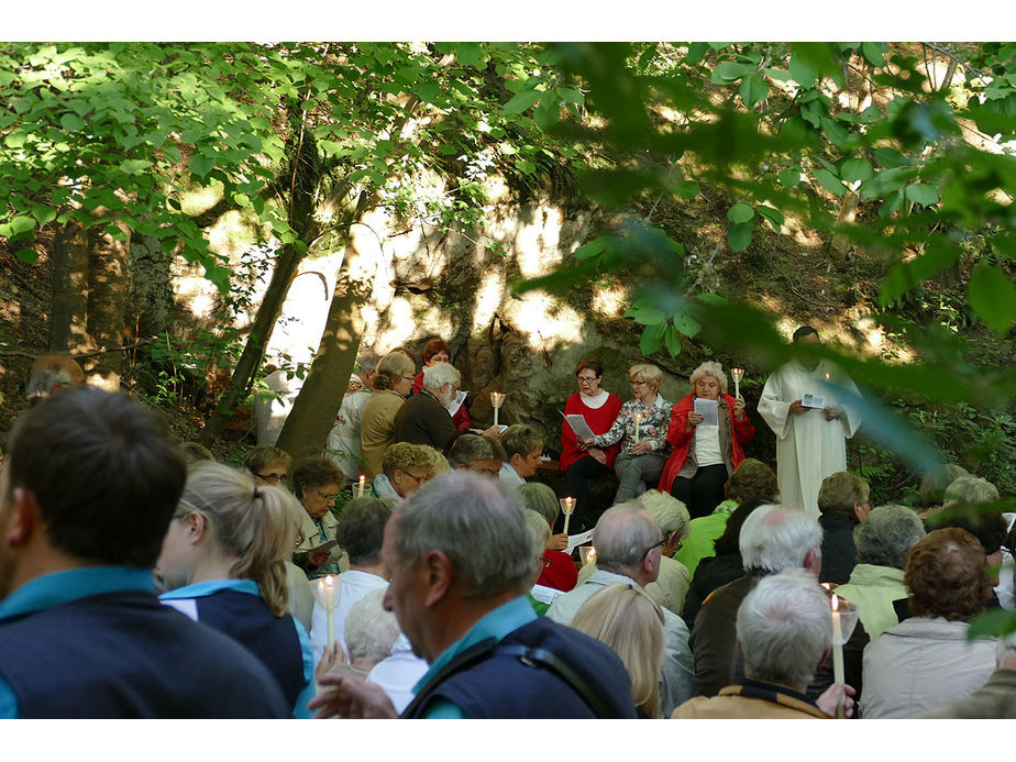 Maiandacht mit Krönung der Fatima-Madonna in Naumburg (Foto: Karl-Franz Thiede)